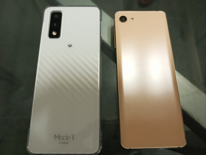 スマートフォン本体 P-UP mode1 grip MD-05P 2.2万円で幅56mmのスリムなスマホ「Mode1 GRIP」を試す 片手での持ち