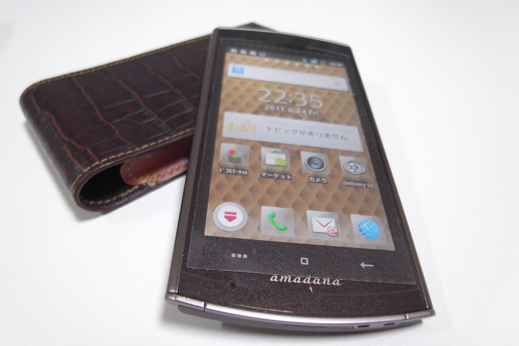 超薄型防水スマートフォン「MEDIAS WP N-06C amadana コラボモデル」を