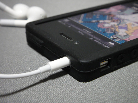 iPhoneの画面側から見れば、いたって普通のジャケット。
