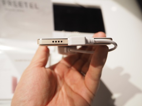 freetel_rei_5