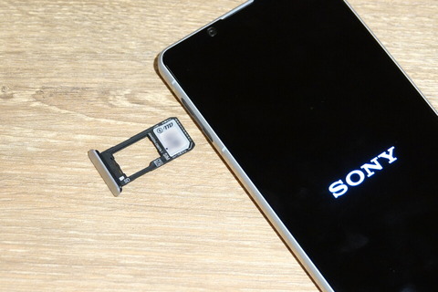 200324_kddi_xperia1ii_03_960