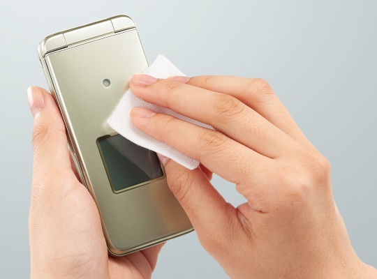 KDDI、au向け4G LTE＆VoLTE対応折りたたみ型フィーチャーフォン