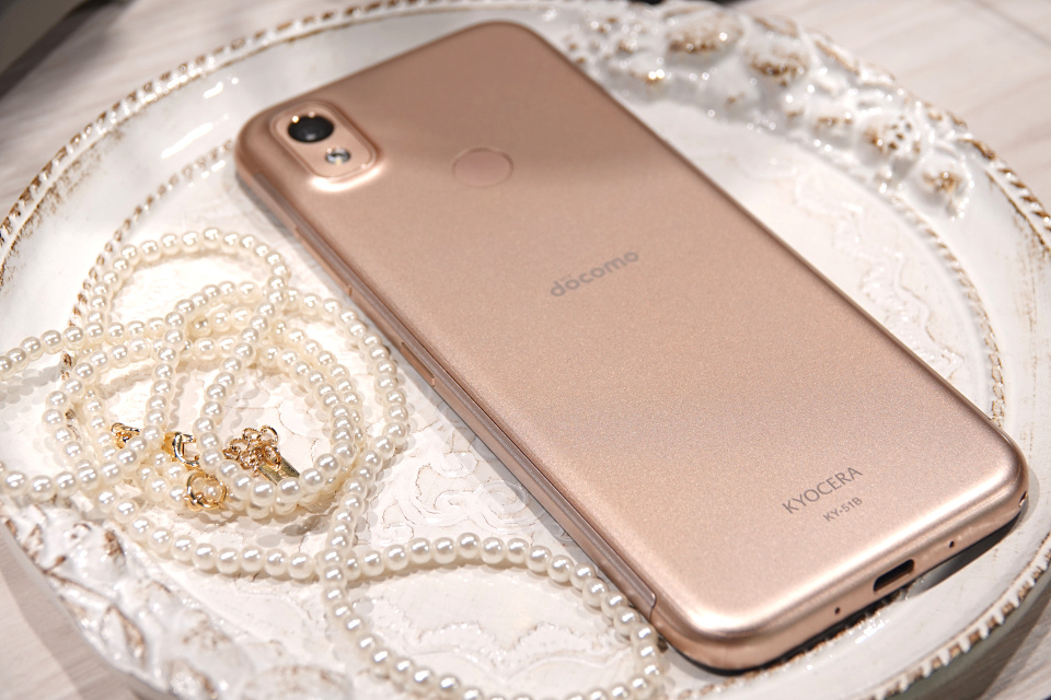 京セラ製スマホがNTTドコモから初登場!超縦長画面と独自サポート機能 京セラ製スマホがNTTドコモから初登場!超縦長画面と独自サポート機能