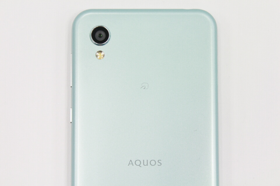 au向けスタンダードスマホ「AQUOS sense2 SHV43」と「AQUOS sense2