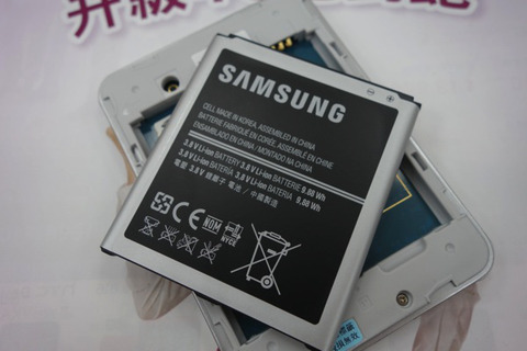 04 バッテリー容量は2600mAh、取り外し可能