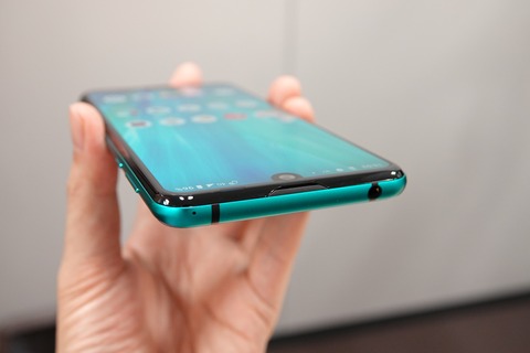 190510_softbank_aquosr3_11