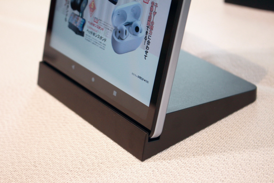 NTTドコモの8.4インチタブレット「dtab Compact d-52C」を写真と動画で