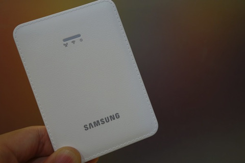 06 GALAXY Note 3と同様のステッチ加工が特長