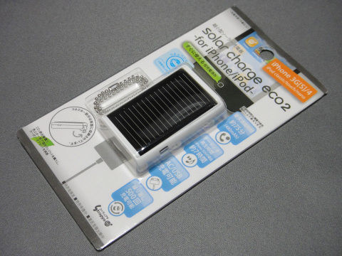 パッケージ概観。本体とストラップ用ボールチェーンが入っている。