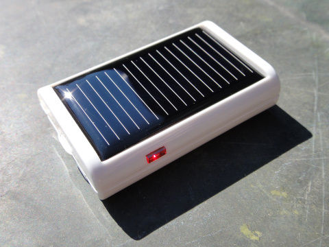 電源や充電用ケーブルなどが無くても充電が出来るのは非常に便利。
