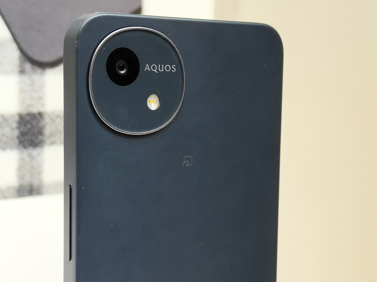 ソフトバンク、SoftBanの法人向け5G対応エントリースマホ「AQUOS wish4