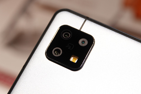 aquos-sense6-011