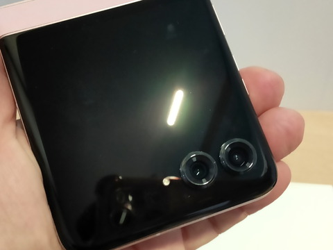 20250930_motorola_razr60_12_1200