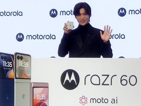 20250930_motorola_razr60_26_1200