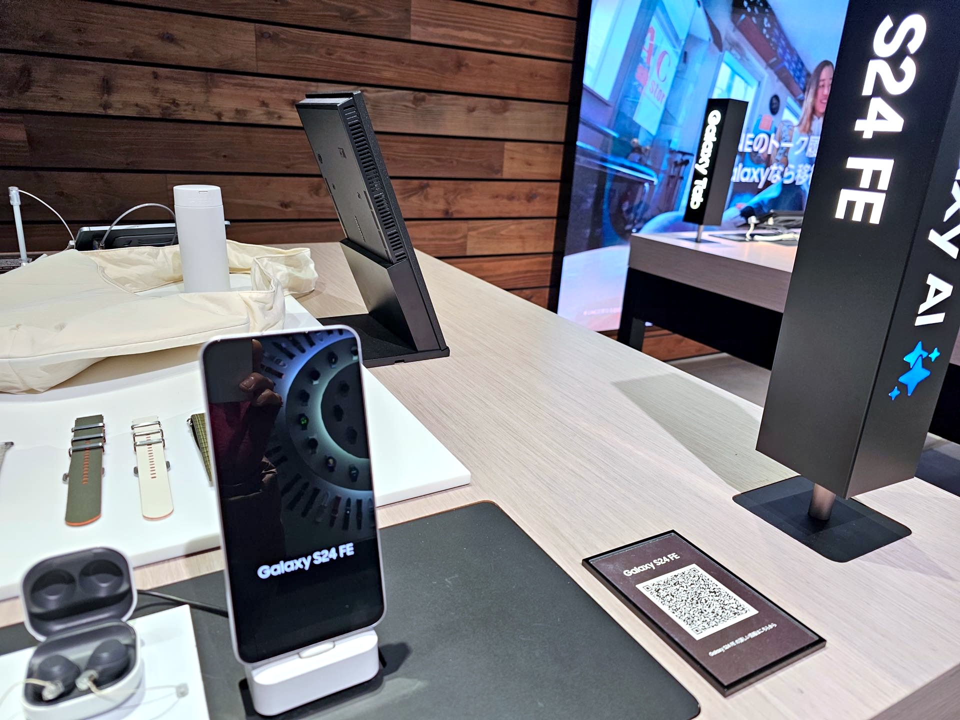 フラッグシップシリーズの廉価スマホ「Galaxy S24 FE」を写真で紹介